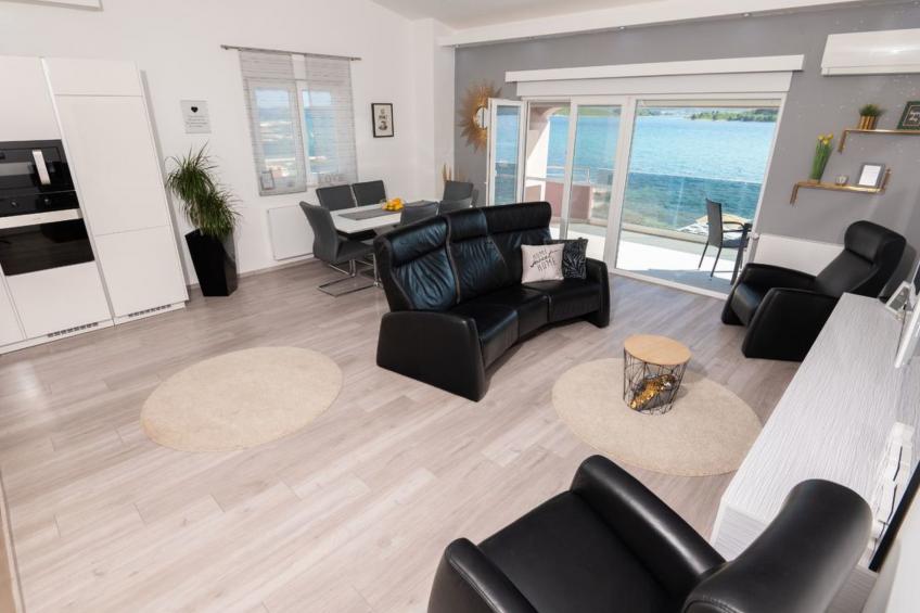 Wohnung in Turanj mit sicherem Parkplatz - foto 7