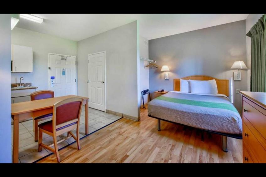 Queen Bed Accessible with Kitchenette Non-Smoking - foto 20
