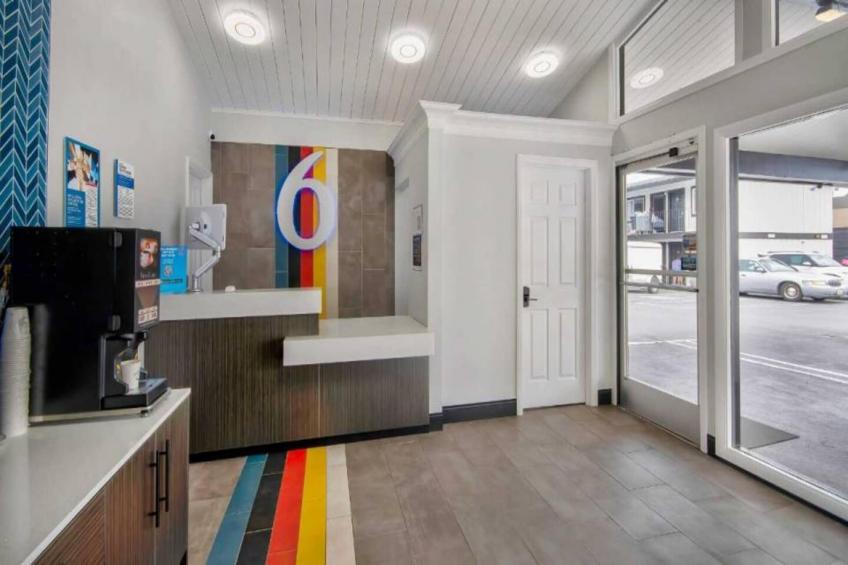 2 Full Beds  Non-Smoking Kitchen - foto 28