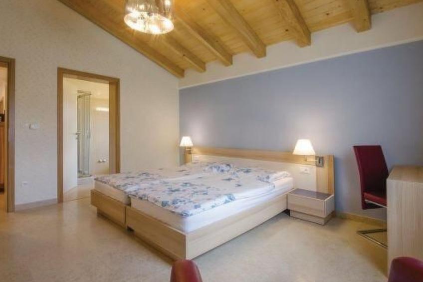 mit Pool, Whirlpool, Terrasse und Garten - foto 21