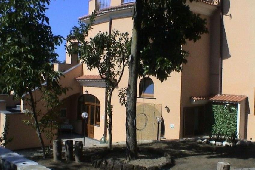 Rosa' Wohnung mit privatem Garten