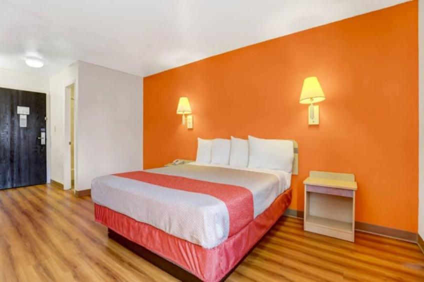 1 King Bed  Non-Smoking - foto 9