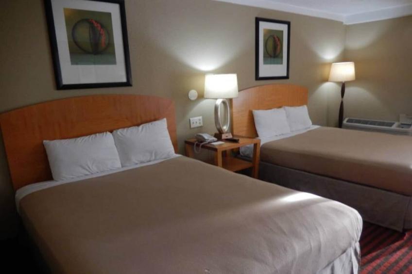 2 Queen Beds  Non-Smoking Micfridge - foto 26
