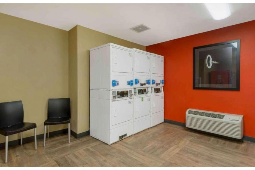 1 Queen Bed  Non-Smoking Kitchen - foto 43