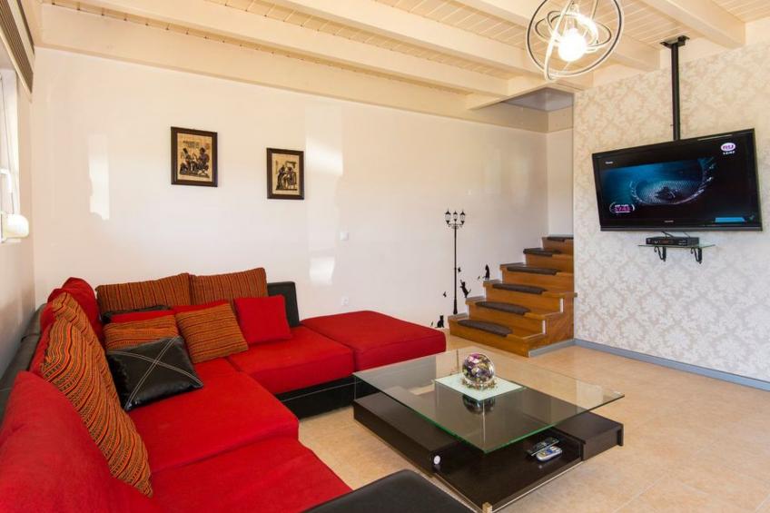 Haus in Kolympia mit Parkplatz und Bergblick - foto 8