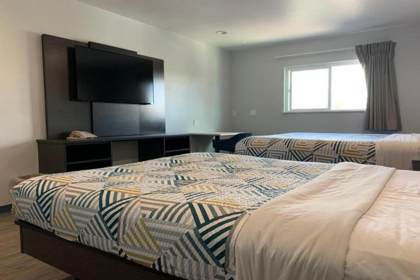 2 Queen Beds  Non-Smoking Micfridge - foto 11