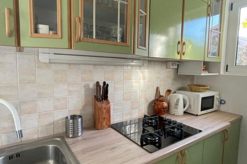 Gemütliches Ferienhaus in Pinezići mit großer Terrasse - foto 7