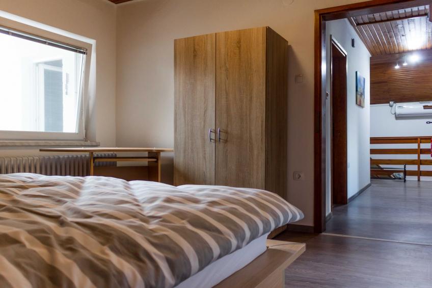 Cozy Holiday Home with Garden, BBQ, and Outdoor Dining Area in Rečica ob Savinji - Two Bedroom Apartment - foto 6