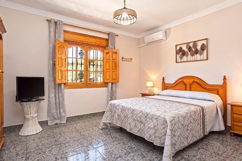 Familienhaus mit großzügigen Außenanlagen - foto 14