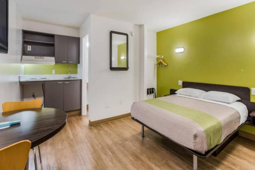 1 Queen Bed  ADA/RI Shower/Non-Smoking - foto 22