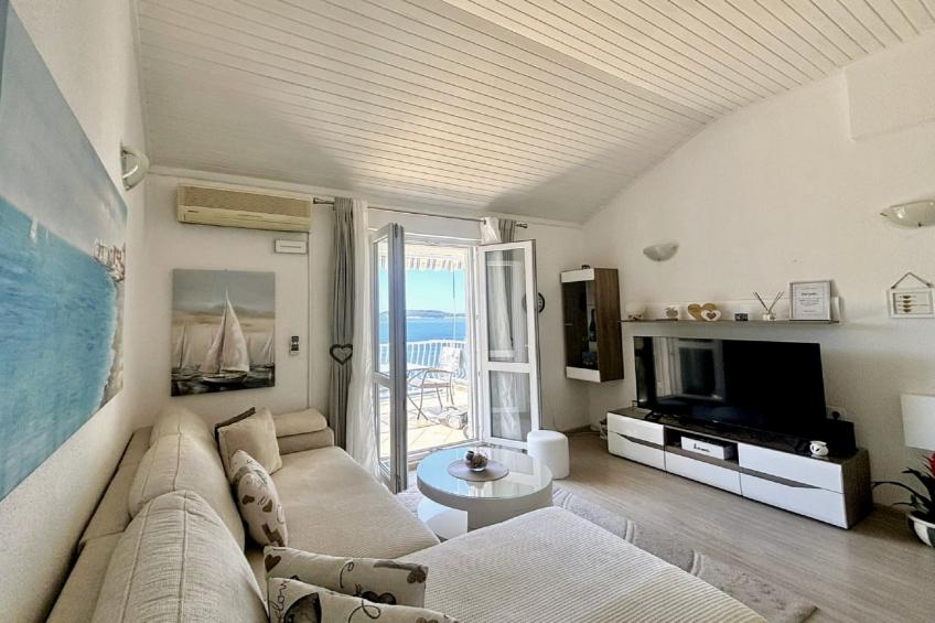 Indy's Beach Apartments -Two Bedroom Apartment with Balcony and Sea View - foto 25