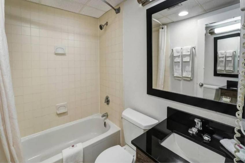 1 Queen Bed  Mobil Access Tub Nsmk Micfridg - foto 20