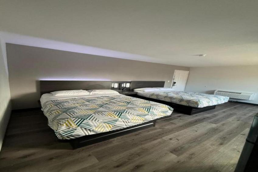 2 Queen Beds  Non-Smoking Micfridge - foto 14