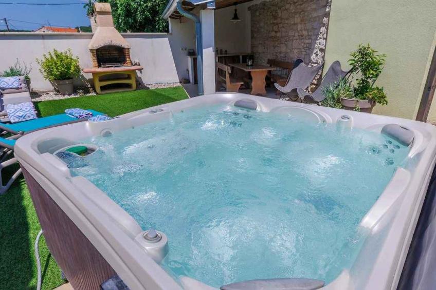Holiday home mit private Whirlpool - BF-Z2Y45 - foto 5