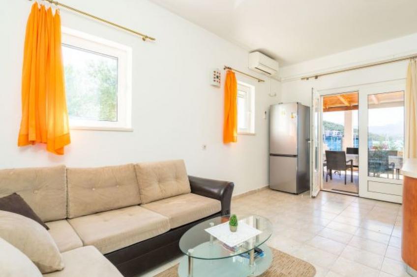 Beachfront Apartment house Hon with pool - foto 22