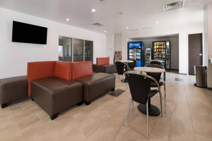 2 Queen Beds  Suite Non-Smoking Kitchen - foto 32