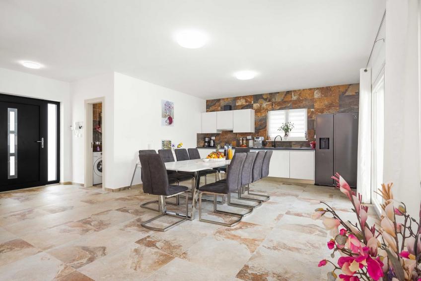 Villa Nur Amela with Pool, Jacuzzi, Darts - foto 16