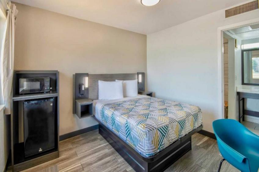 1 Queen Bed  Non-Smoking - foto 13