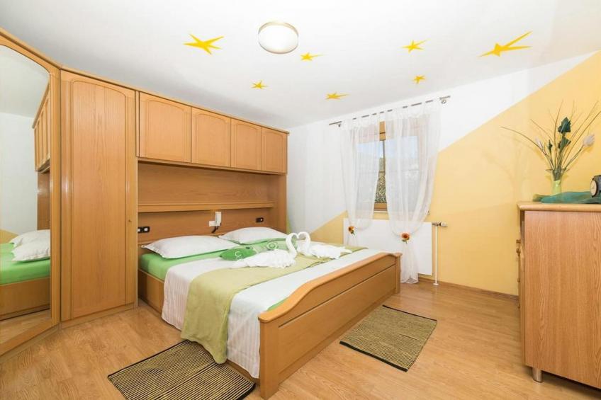 Spacious Holiday Home with Pool and Hot Tub in Kastel Stari - Four Bedroom Holiday Home with Pool - foto 7