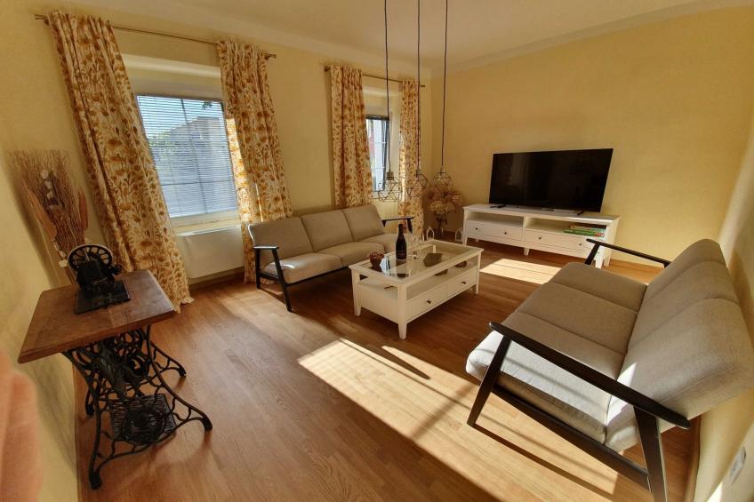 Komen Getaway Holiday Home with Balcony - Four Bedroom Holiday Home with Balcony