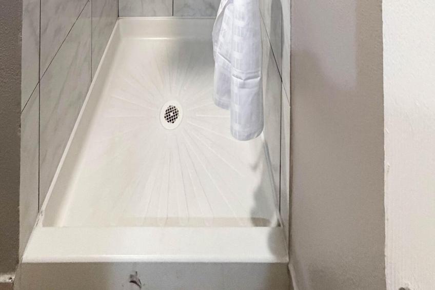 1 King Bed | Non-Smoking, Micfridge - foto 18