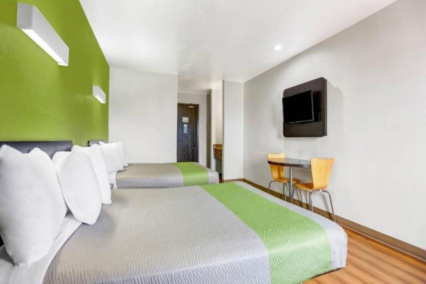 2 Queen Beds  Non-Smoking Micfridge - foto 17