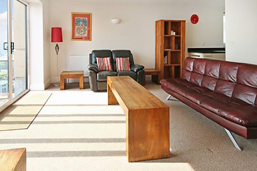 Modern eingerichtete Ferienwohnung in der ersten Etage mit Panorama-Meerblick v