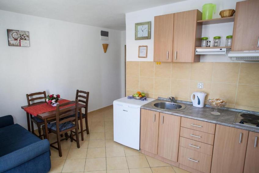 Charming Seaside Escape in Kotor - One Bedroom Apartment with Sea View 2 - foto 4