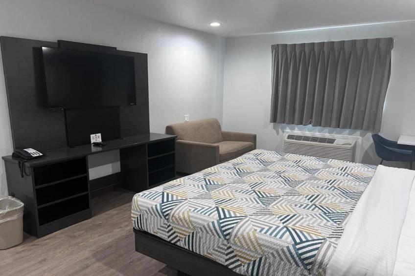 1 King Bed  Non-Smoking Micfridge - foto 12