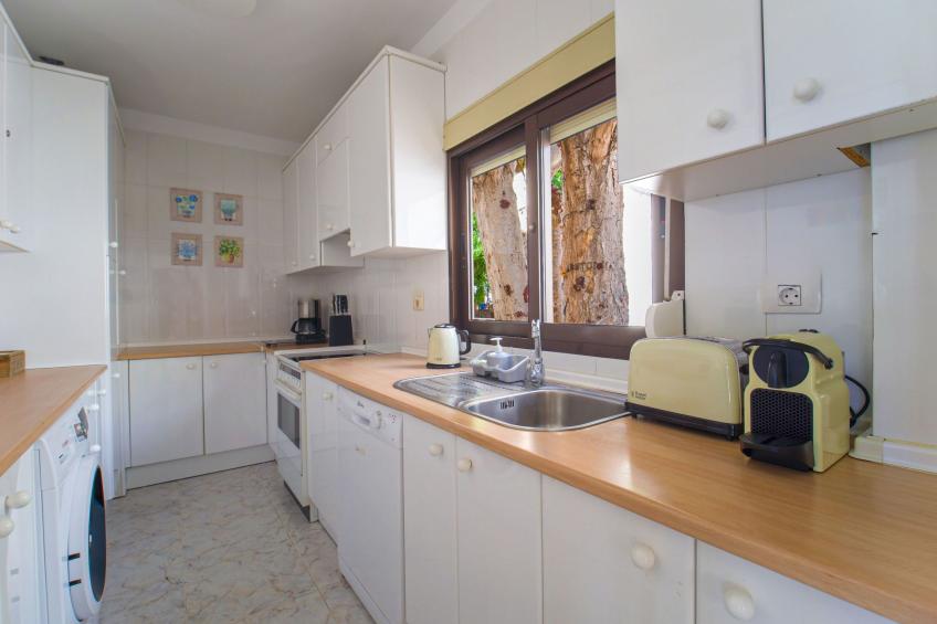 Zweitstöckiges Ferienvilla mit Terrassen, Pool, Sauna sowie herrlichem Berg- un - foto 29