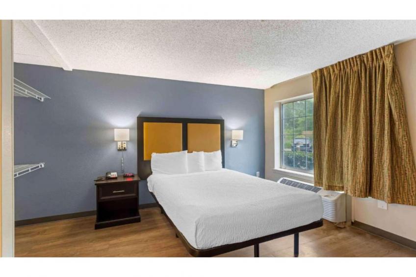 1 Queen Bed  Non-Smoking Kitchen - foto 2