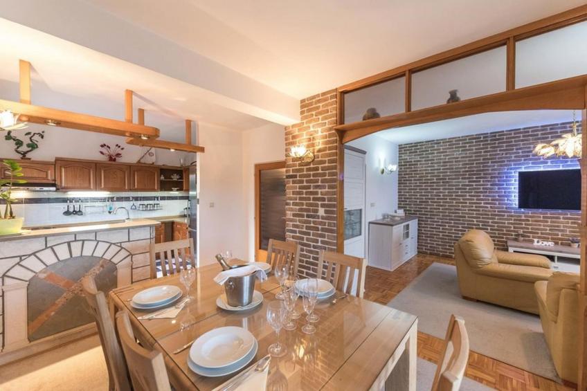 Relaxing Holiday Home with Pool, Fitness Area, and Entertainment Facilities - Six Bedroom Holiday Home - foto 12