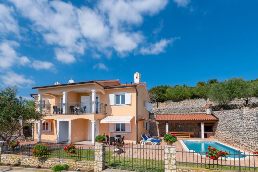 Am Südhang gelegen mit Meerblick