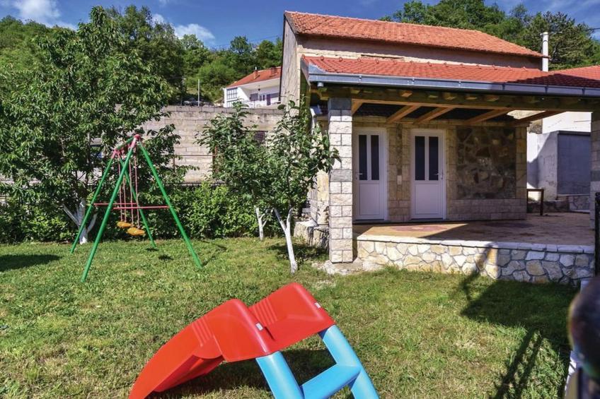 Serene Villa with Pool, BBQ, and Authentic Tavern Surrounded by Nature - Five Bedroom Holiday Home - foto 17