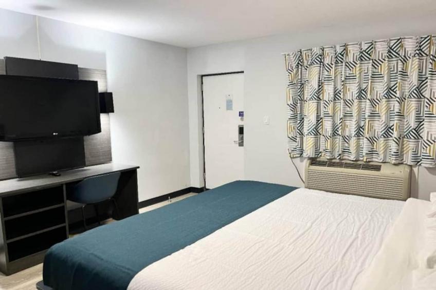 1 Queen Bed  Mob Acc RI Shwr Nsmk Micfridg - foto 3