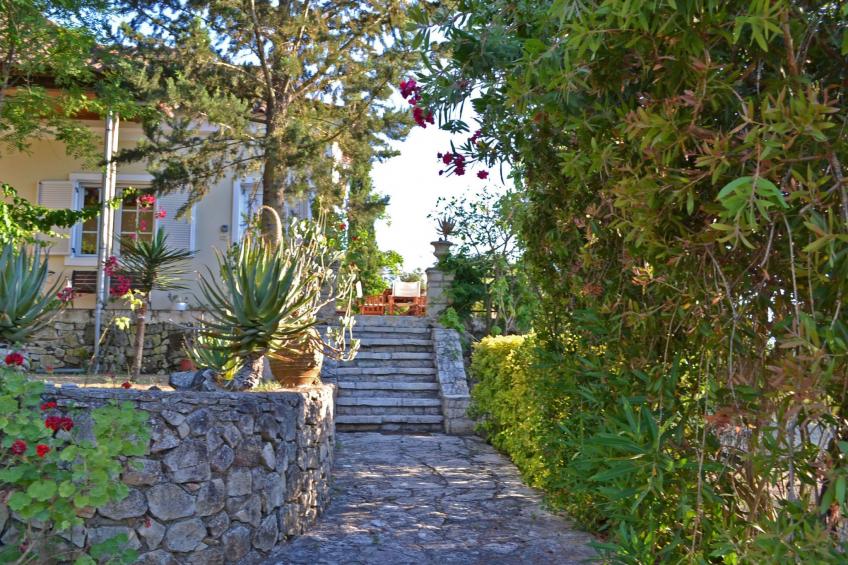 Anwesen mit Garten, Grill und Terrasse - foto 42