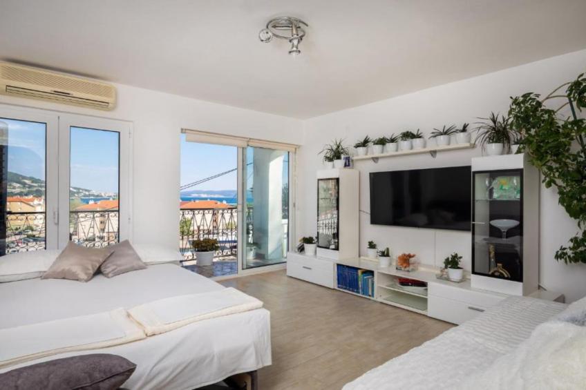 Omis River & Sea Escape - One Bedroom Apartment with Balcony and Sea View