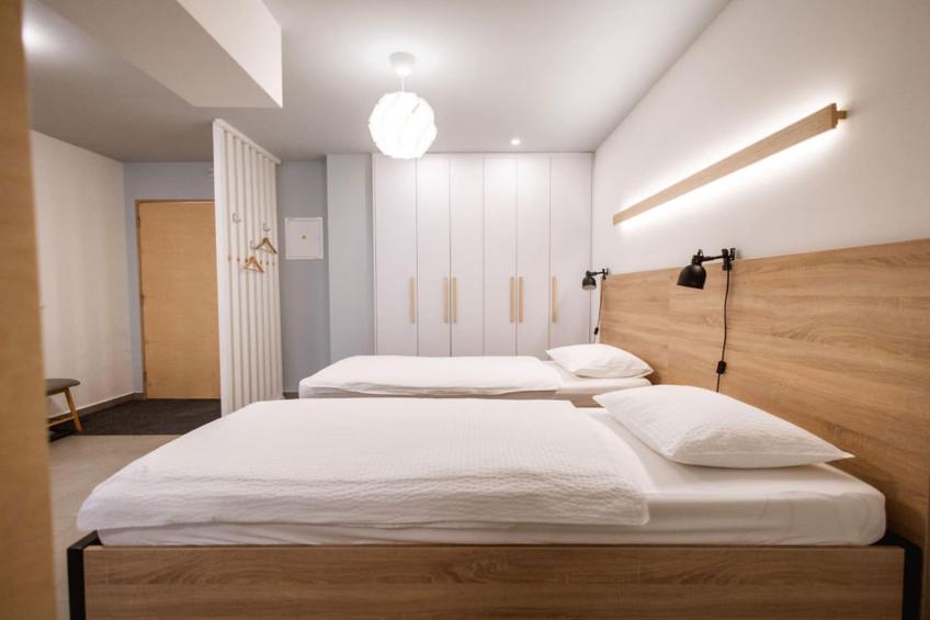 Stylish Apartments with Osijek Near Top Attractions - Standard Studio Apartment  - Maks 3 - foto 45