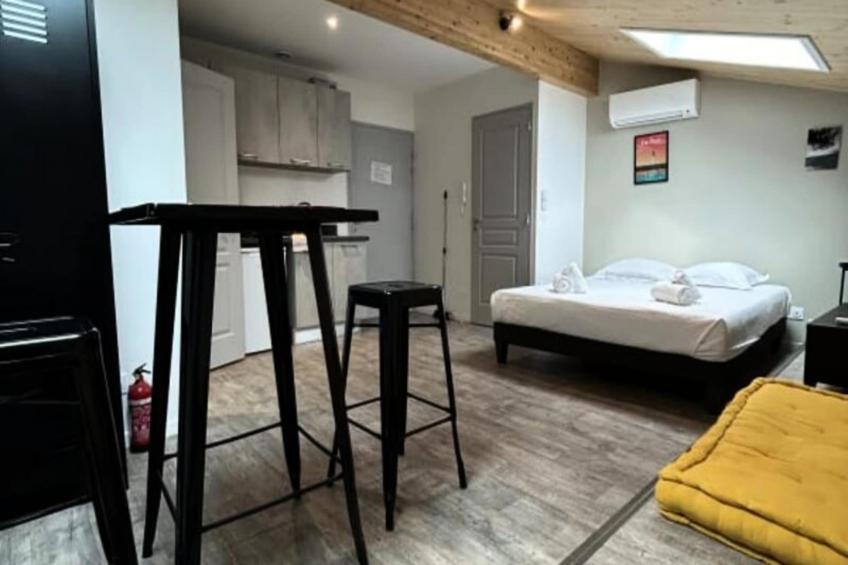 Appartement Rénové Avec Belle Pierre Et Climatisation Pour 2 Personnes - foto 17