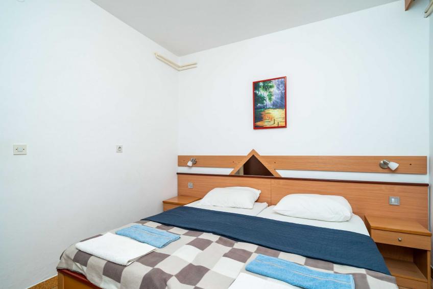 Apartments Klis -Two-Bedroom Apartment with Terrace - foto 13