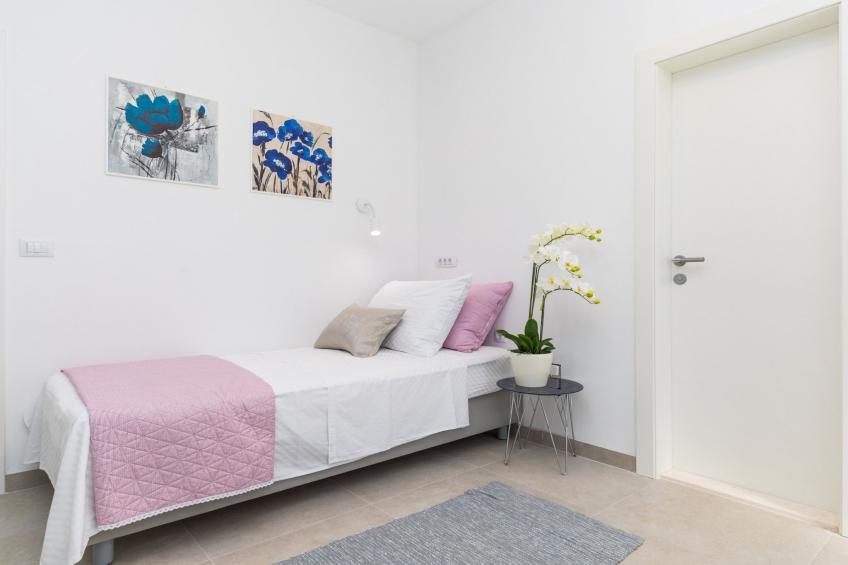 Scenic Elegant Trogir Villa with Pool - Five Bedroom Villa - foto 35