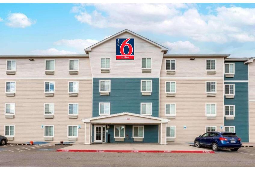 1 King Bed | Hearing Accessible, Kitchen