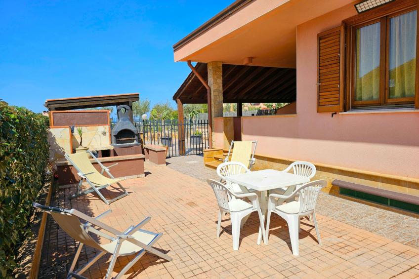 Helle mediterrane Villa mit Veranda und Garten - foto 17