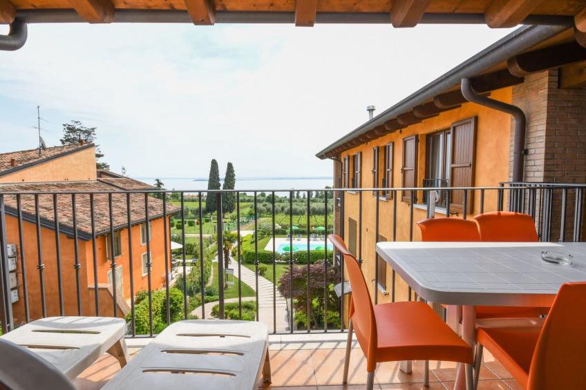 Wohnung mit Balkon, Garten und Seeblick