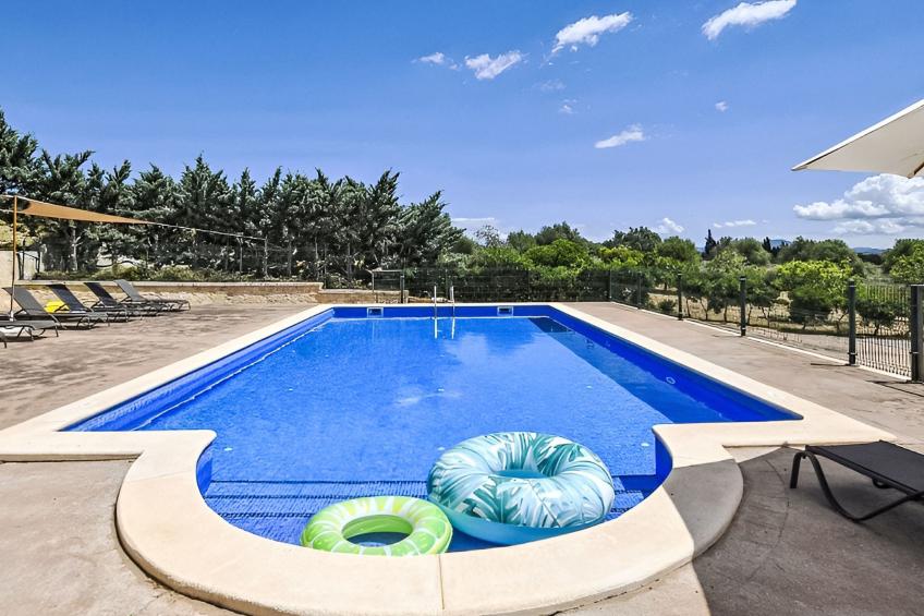 Finca mit großem eingezäunten Pool und Klimaanlage. - foto 3