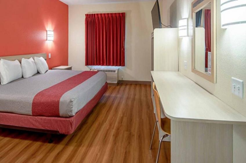 1 King Bed  Non-Smoking - foto 7