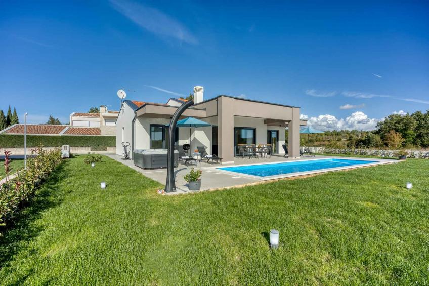 Villa mit Pool und Whirlpool - BF-Y4W8G - foto 3
