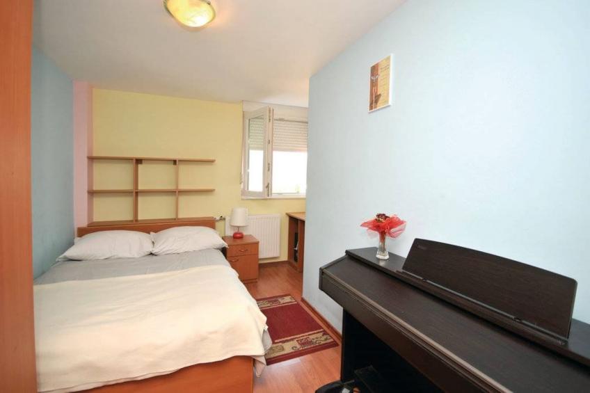 Chic and Stylish Kastel Novi Apartment with Pool - Five Bedroom Apartment With Pool - foto 5