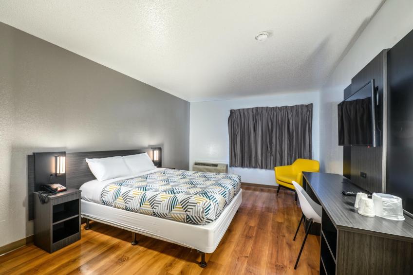 1 King Bed  Non-Smoking