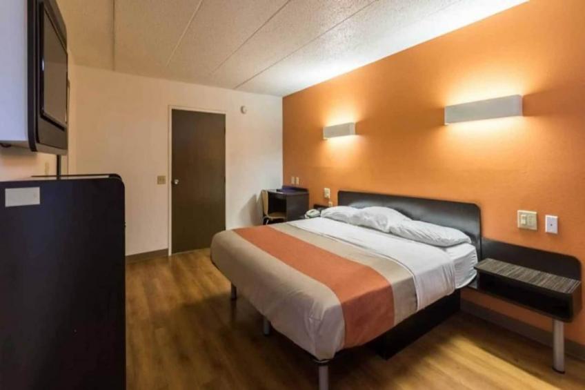 1 King Bed  Non-Smoking - foto 13